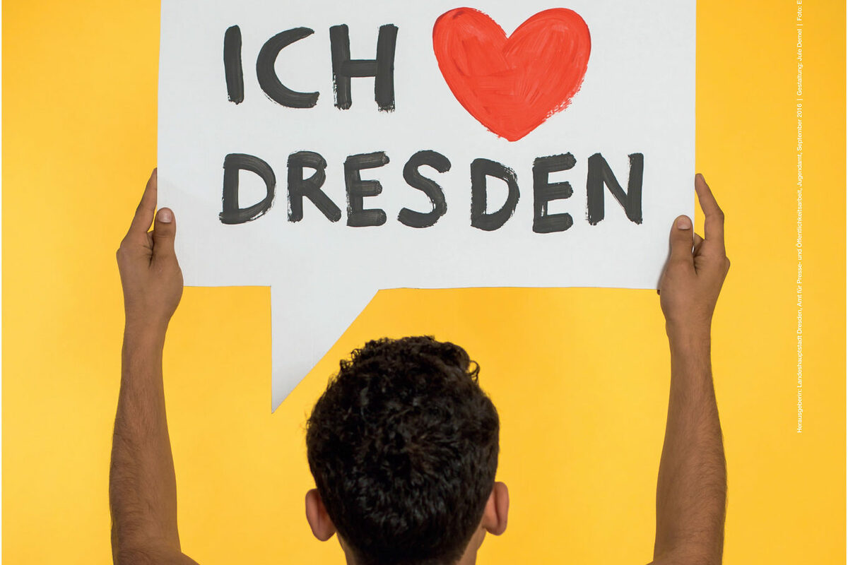 Das Jugendamt suchte 2016 mit City-Light-Plakaten Dresdner Gastfamilien, die einen uaM bei sich aufnehmen und bei der Integration helfen.