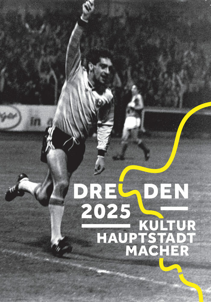 Postkarte: Fußballer und Motiv Kulturhauptstadtmacher