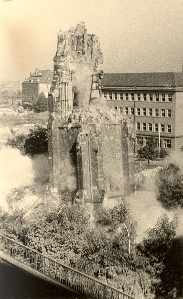 Sprengung der Anglikanischen Kirche 1952