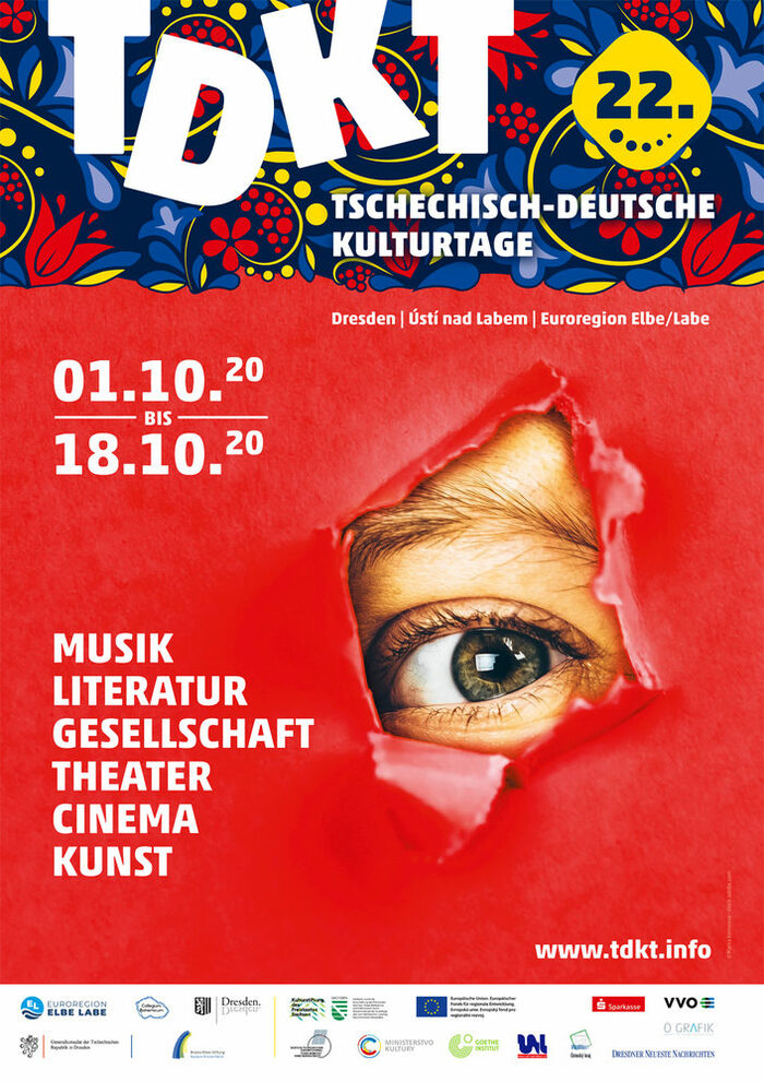 Plakat Interkulturelle Tage 2020 - Auge blickt durch aufgerissenes rotes Papier