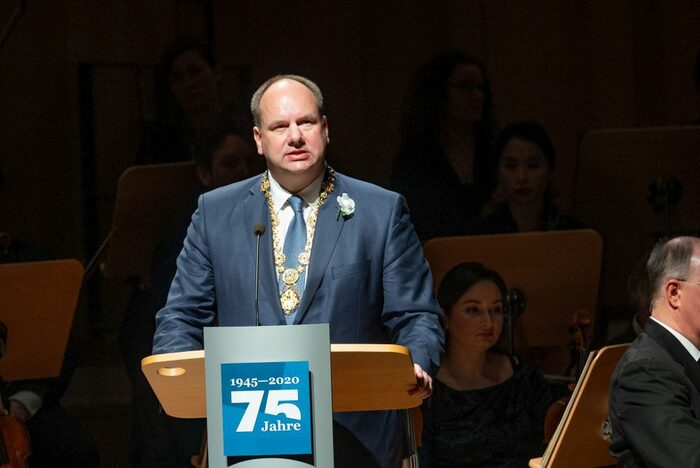 Der Oberbürgermeister beim Festakt im 13. Februar 2020 mit seiner Amtskette.