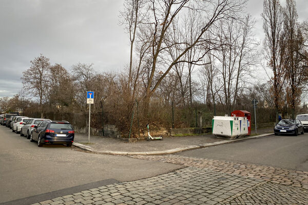 Auf dem Bild ist die Straßenkreuzung Hohe Straße/Wielandstraße zu sehen.