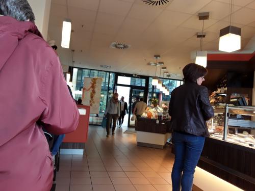 Verkaufsraum mit Gastraum