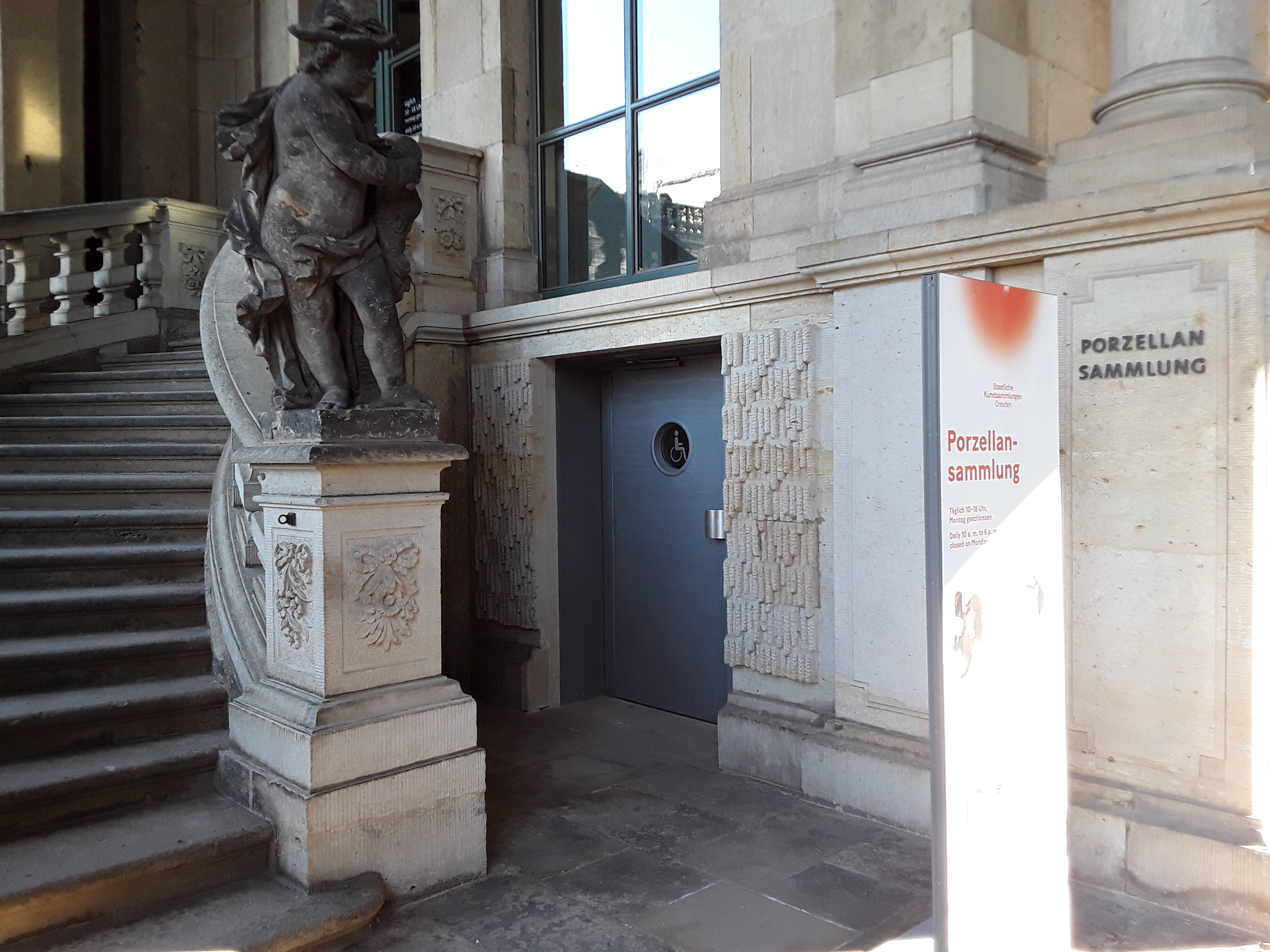 Aufzug Glockenspielpavillon - unterer Zugang