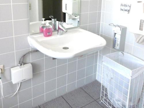 Rollstuhl-WC (1. OG)