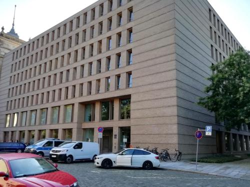 Amtsgericht Dresden, Gerichtsgebäude Roßbachstraße