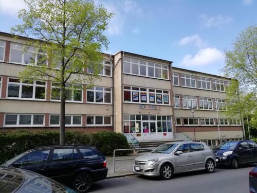 103. Grundschule – Unterm Regenbogen