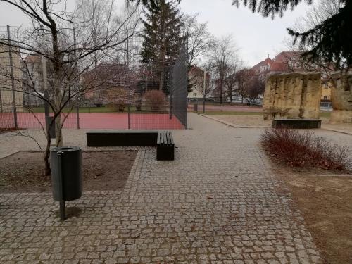 Außengelände mit Spielplatz