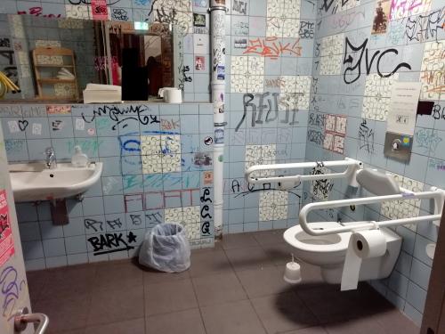 Rollstuhl-WC Hauptgebäude 1. OG