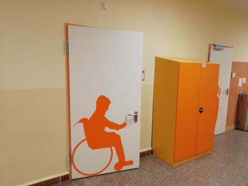 Rollstuhl-WC (EG - E 004)