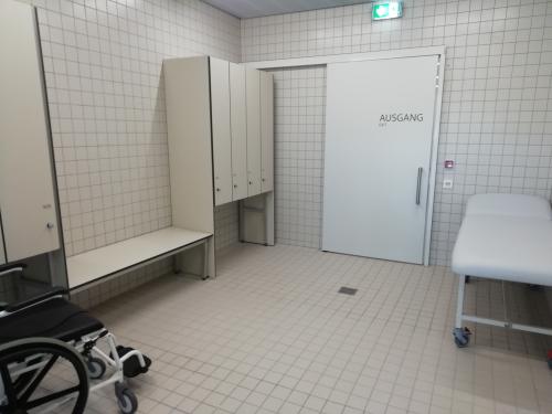 Rollstuhlgeeignete Umkleide Herren Altbau