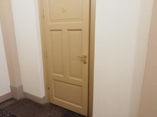 Rollstuhl-WC (Altbau - 2. OG)