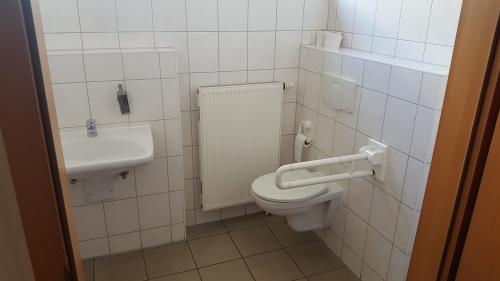 Rollstuhl-WC im EG