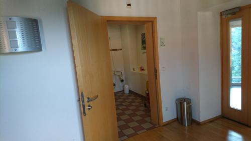 Rollstuhl-WC (Raum 310)