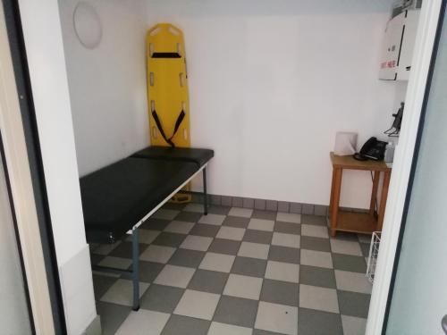 Erste-Hilfe-Raum (Ebene 3)