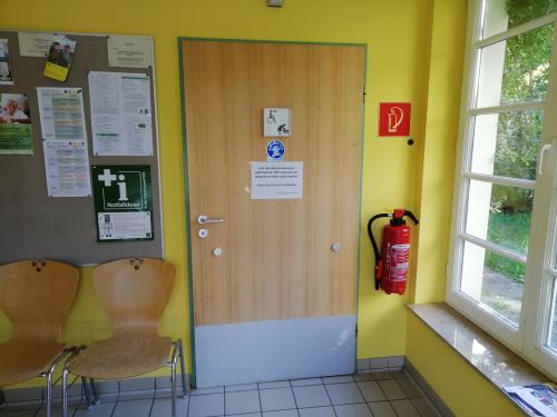 Rollstuhl-WC (Nebengebäude)