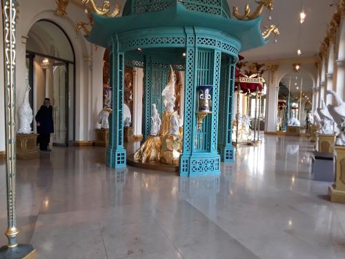 Meissener Tierplastiken, weiteres Meissener Porzellan