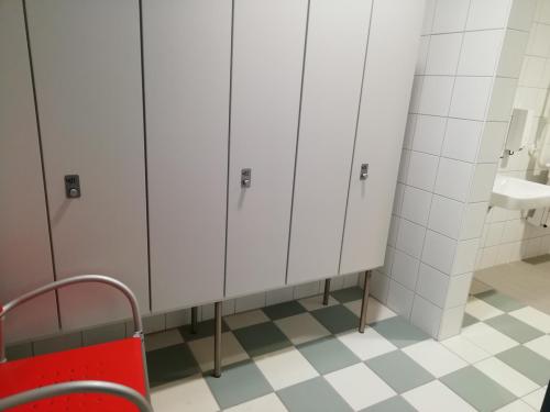 Rollstuhlgeeignete Umkleide Schwimmhalle (Ebene 3)