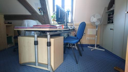 Mitarbeiterbüro (Raum 404)