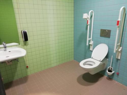 Rollstuhl-WC Herren Schwimmhalle