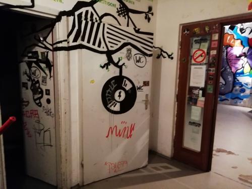 Rollstuhlgeeignetes WC (EG)