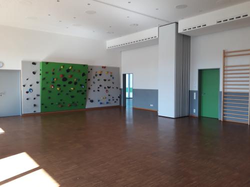 Sportraum mit Therapiewand