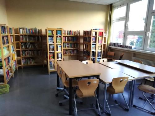 Bibliothek (2. OG - R.207)