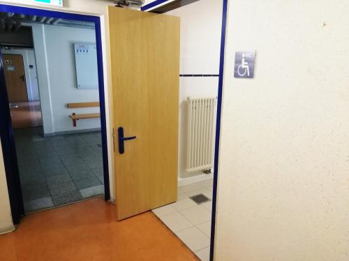 Rollstuhl-WC  Haus C (EG)