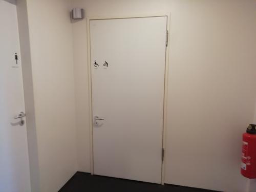 Rollstuhl-WC (Neubau - EG)