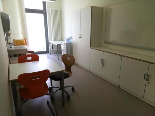 Arztzimmer (EG - R 033)
