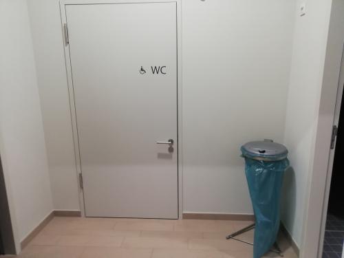 Rollstuhl-WC im EG