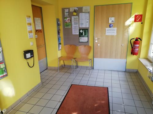 Wartebereich (Nebengebäude)