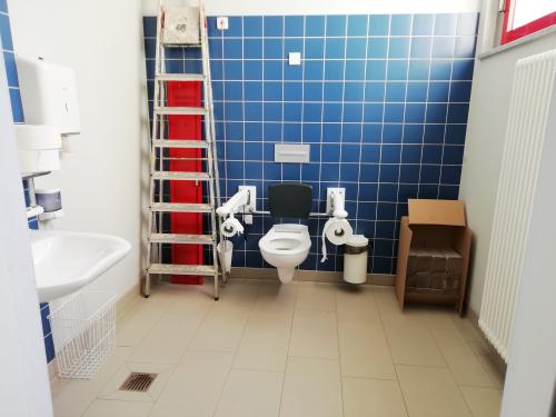 Rollstuhl-WC Haus B (EG)