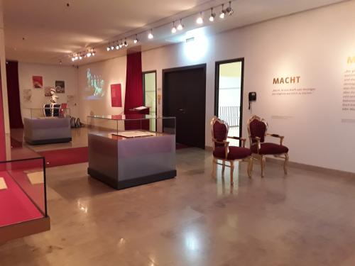 Buchmuseum mit Schatzkammer (2. OG)