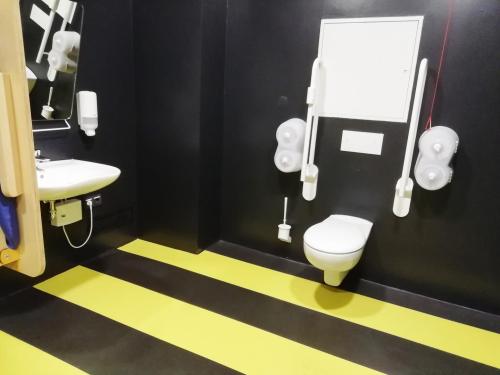 Rollstuhl-WC Herren (UG)