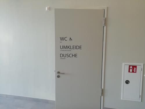 Rollstuhl-WC Sauna 1. OG