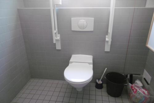Rollstuhl-WC Vorderhaus