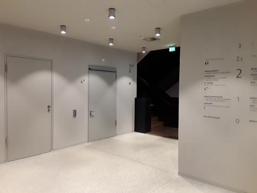 Rollstuhl-WC (2. OG)