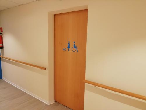 Rollstuhl-WC (Damen)