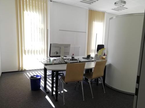 Büro mit Beratungsplätzen (EG)