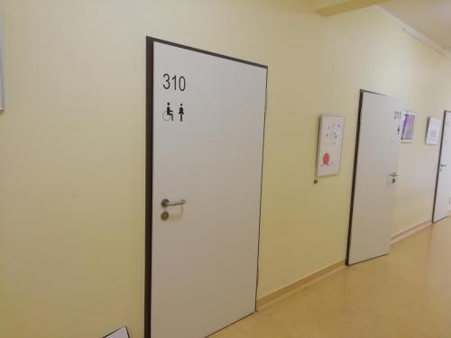 Rollstuhl-WC (3. OG - 310)