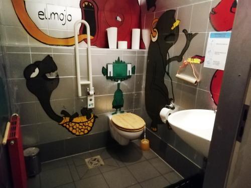 Rollstuhlgeeignetes WC (EG)