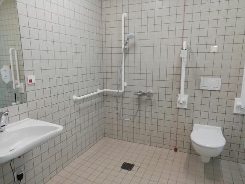Rollstuhlgeeignete Dusche Herren Altbau