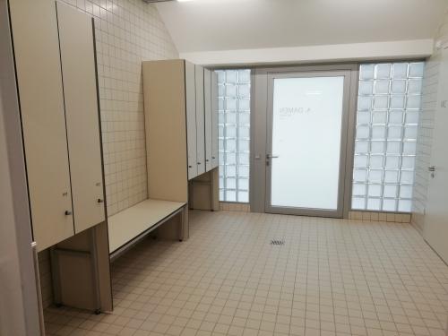 Rollstuhlgeeignete Umkleide Damen Altbau