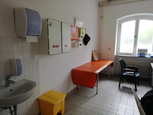Erste-Hilfe-Raum (EG)