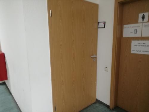 Rollstuhl-WC 1. OG Hinterhaus