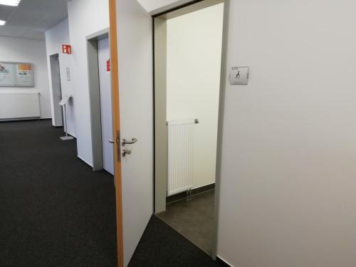 Rollstuhl-WC (EG - 0.070)