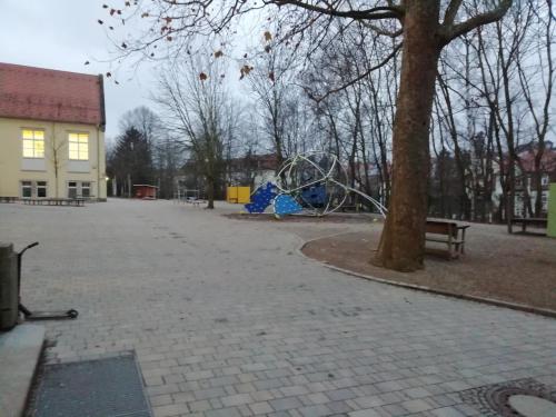 Pausenhof / Spielplatz