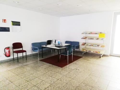 Wartebereich (Haupteingang Haus Nr. 22)