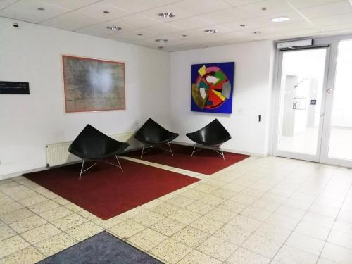 Wartebereich (Haupteingang Haus Nr. 24)